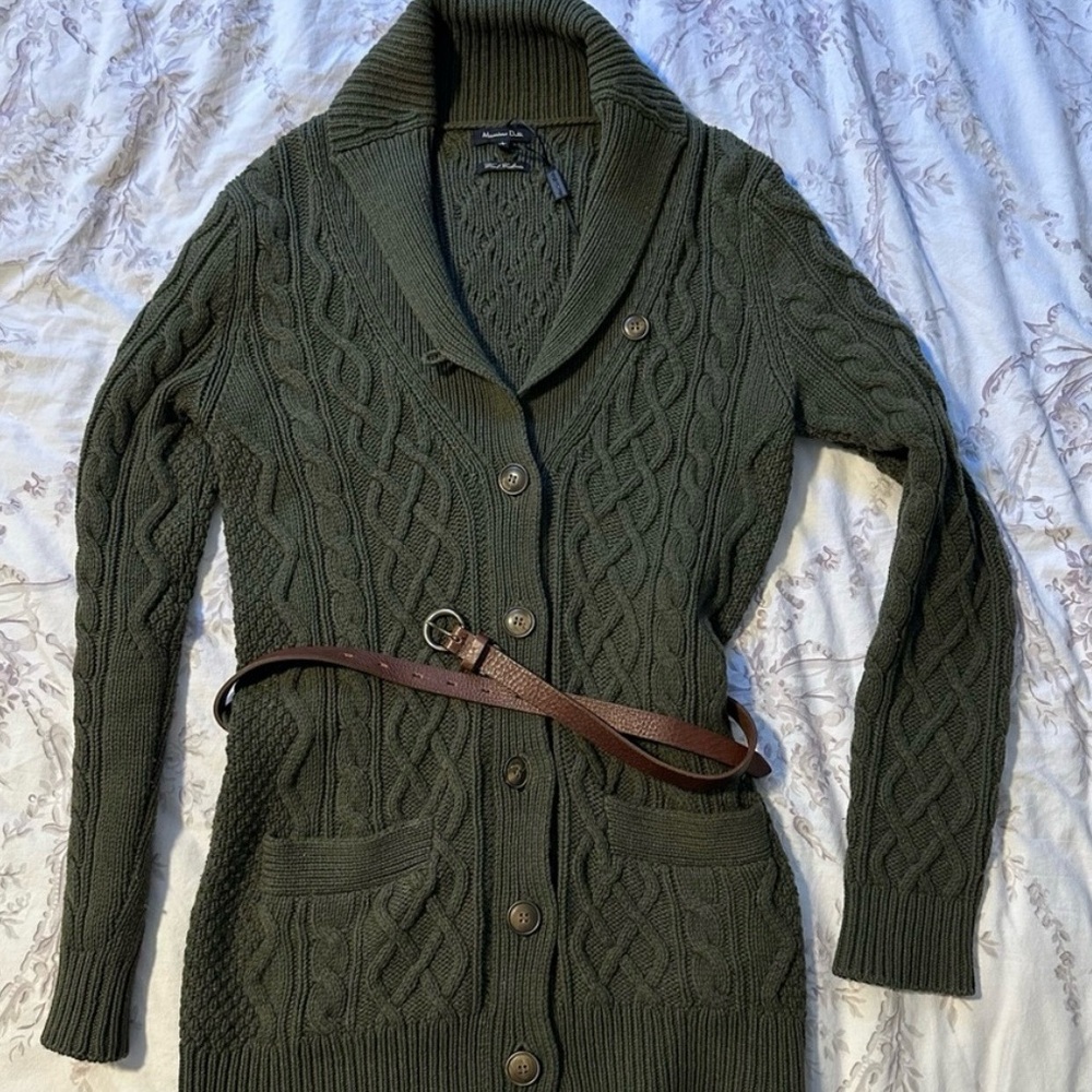 Massimo Dutti knitted button front cardigan. Belted with pockets. Size S